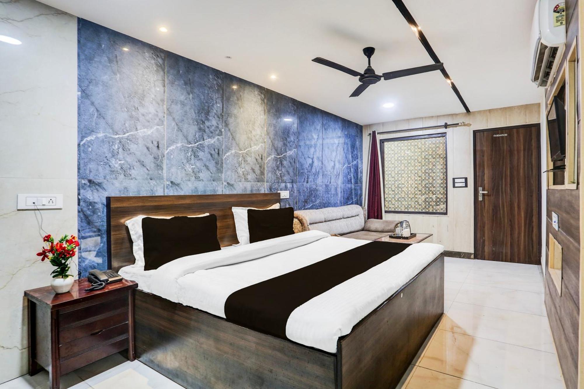 Super Townhouse Haibowal Chowk Ludhiana Zewnętrze zdjęcie