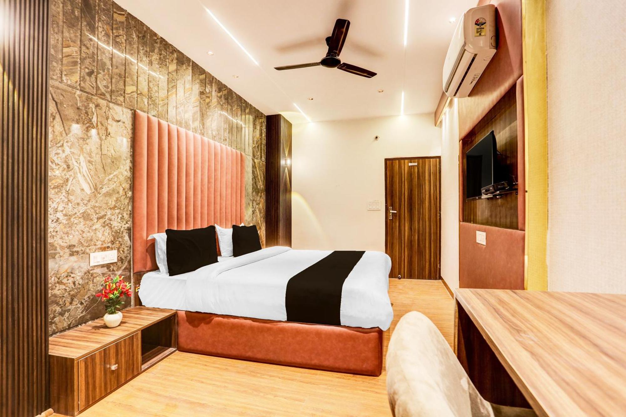 Super Townhouse Haibowal Chowk Ludhiana Zewnętrze zdjęcie