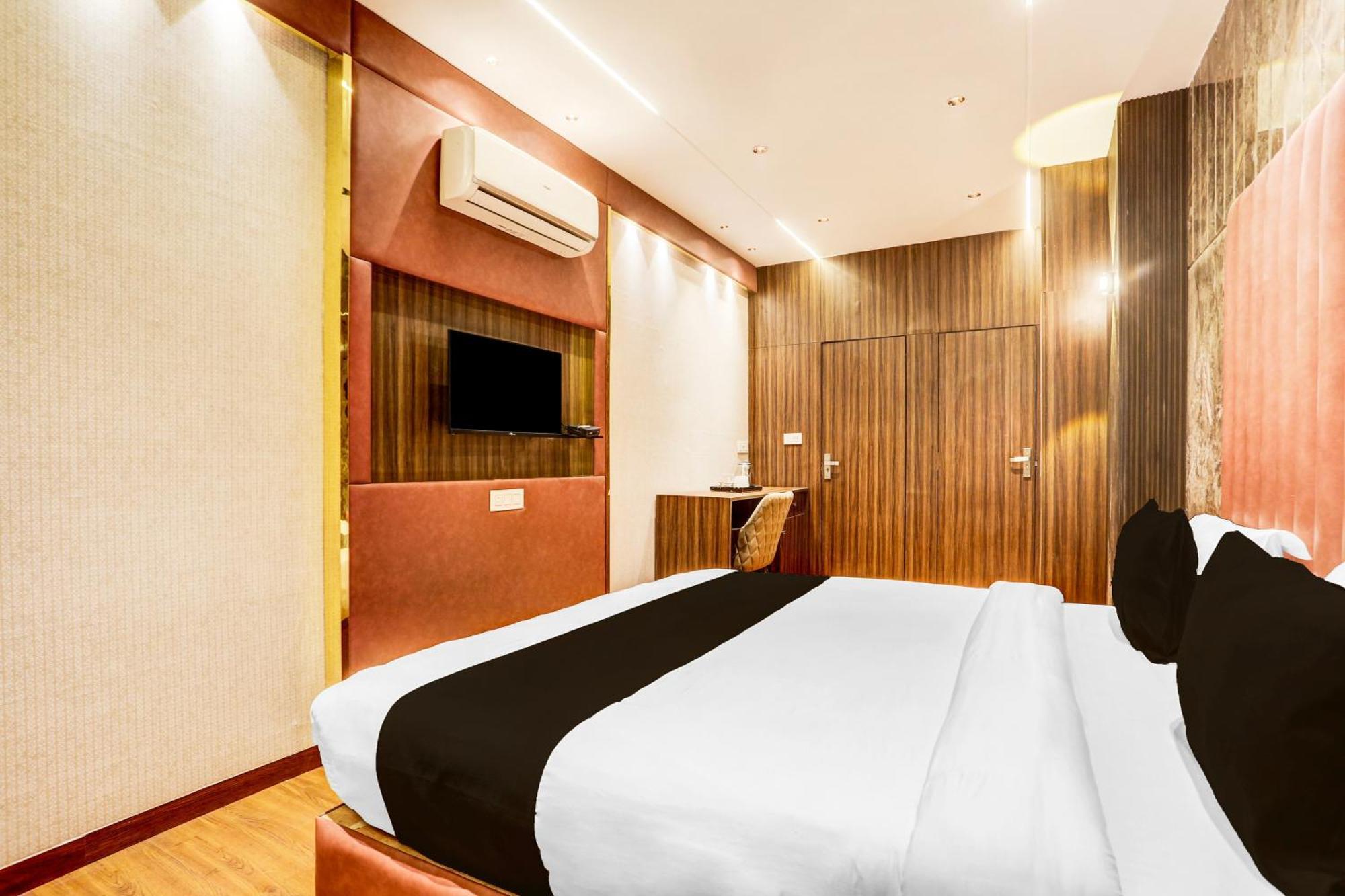 Super Townhouse Haibowal Chowk Ludhiana Zewnętrze zdjęcie