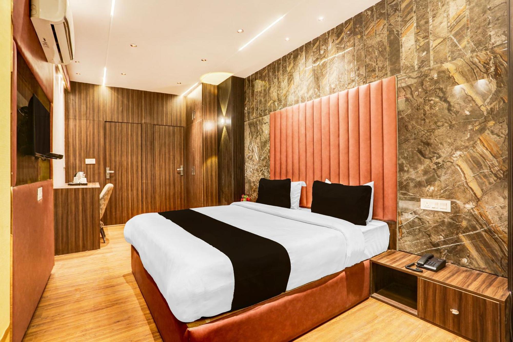 Super Townhouse Haibowal Chowk Ludhiana Zewnętrze zdjęcie