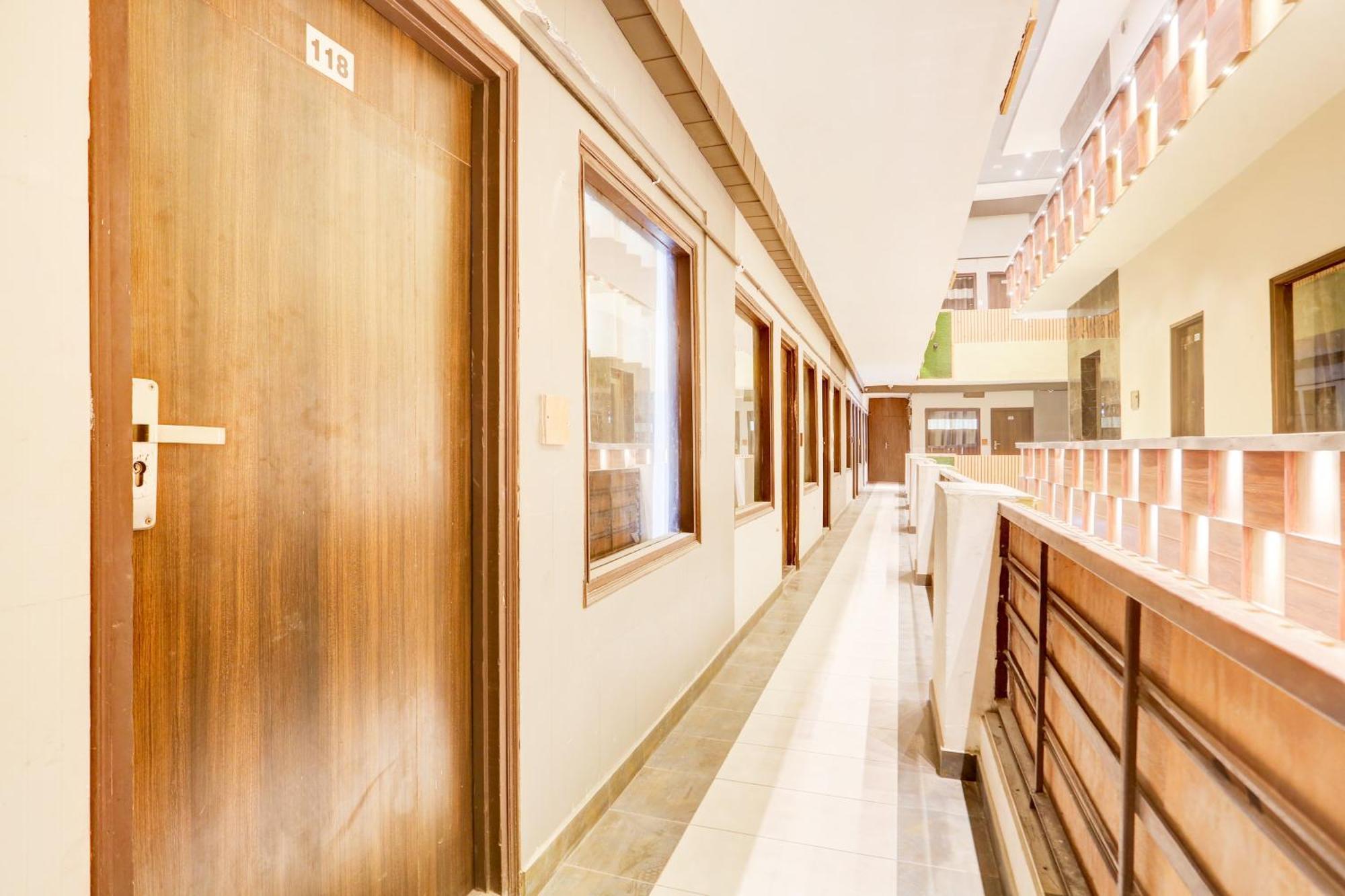Super Townhouse Haibowal Chowk Ludhiana Zewnętrze zdjęcie
