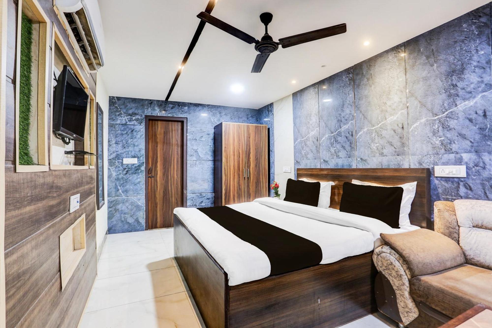 Super Townhouse Haibowal Chowk Ludhiana Zewnętrze zdjęcie